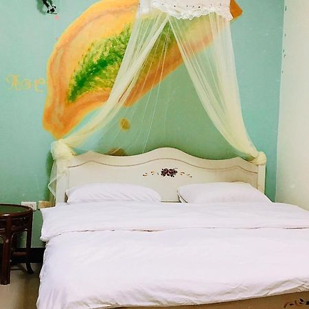 טאינאן 花園夜市易民宿 מראה חיצוני תמונה