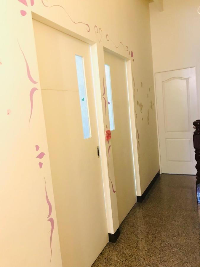 טאינאן 花園夜市易民宿 מראה חיצוני תמונה